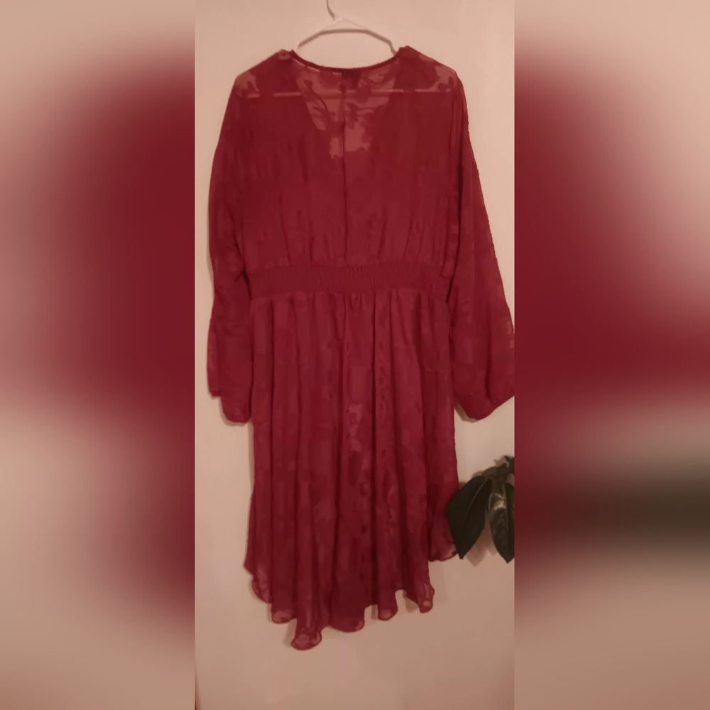 Torrid Chiffon Clip Floral Hi-low top - Picture 5 of 8